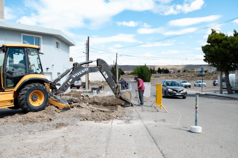 Comenzó la pavimentación en calles de Rada Tilly