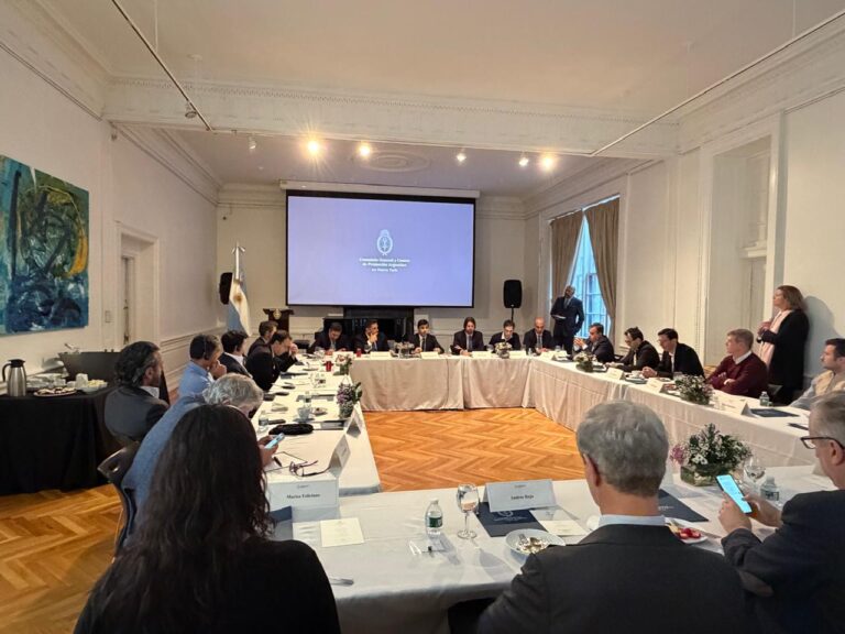 Torres se reunió en Estados Unidos con empresarios, inversores y directivos de bancas multinacionales