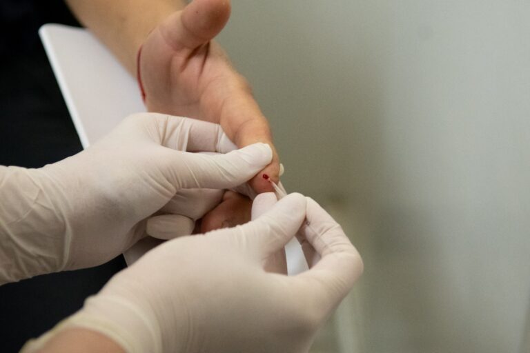 El dispositivo municipal de prevención combinada de VIH e ITS funciona todos los sábados y ya registró más de 100 atenciones