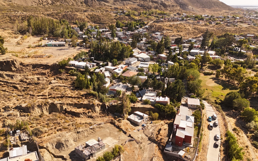 Comodoro Rivadavia: la Provincia acompaña a los afectados por el deslizamiento con un plan de asistencia de más de $6.000 millones