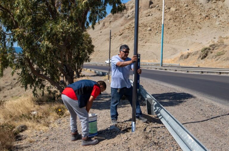 Tras el femicidio de Valeria, colocan luces en el sendero peatonal que une el centro con el Chalet Huergo