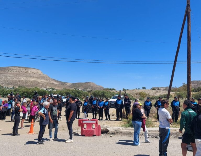 Evacúan el barrio Sismográfica por nuevos derrumbes en el Cerro Hermitte