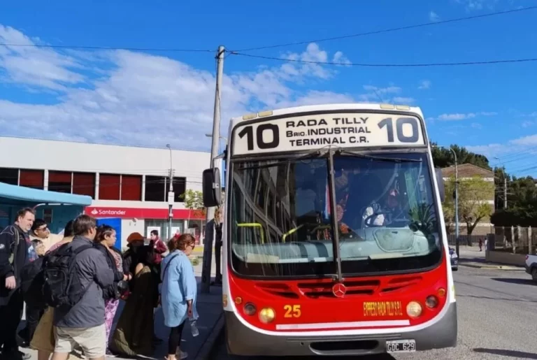 Retención de servicio en Transporte Expreso Rada Tilly por falta de pago