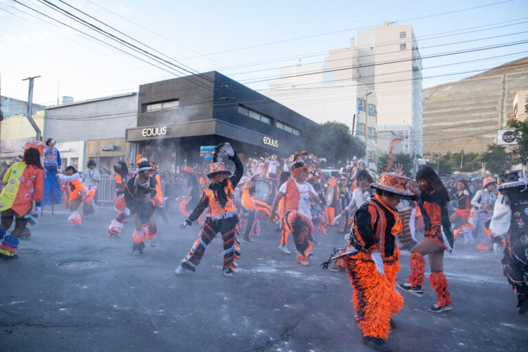 La ciudad consolidó sus tradicionales carnavales con una masiva convocatoria