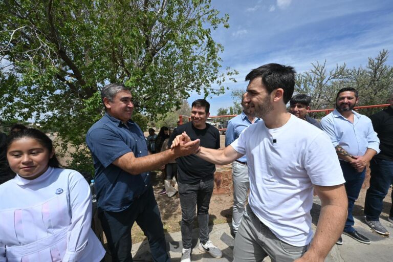 Torres encabezó el acto por el 122° aniversario de Gastre: “En un momento difícil, el hermanamiento entre los chubutenses es lo que nos permite salir adelante”