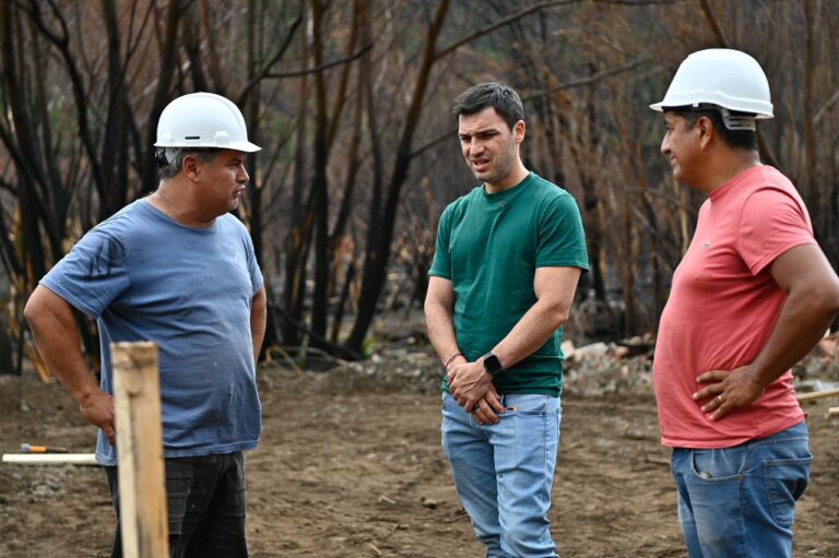Provincia avanza en la reconstrucción de la Comarca: comenzaron las obras de viviendas para familias damnificadas de El Hoyo y Epuyén