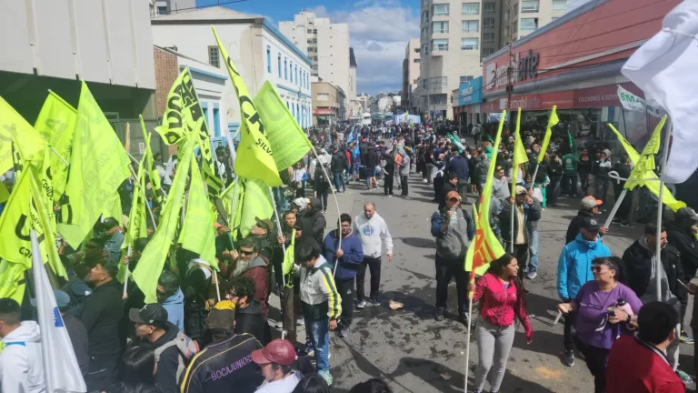 Numerosa participación sindical y social en protesta contra la reforma laboral