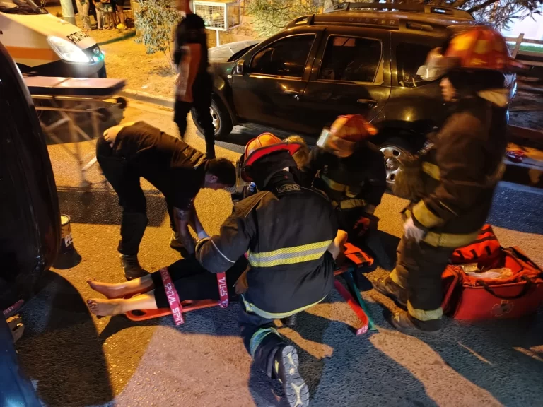 Una mujer cayó de un vehículo en movimiento sobre la Ruta 3