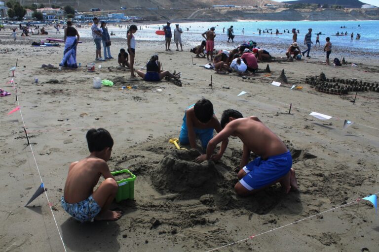 Playa, creatividad y familia: así se vivió la segunda edición de «Manos en la Arena»