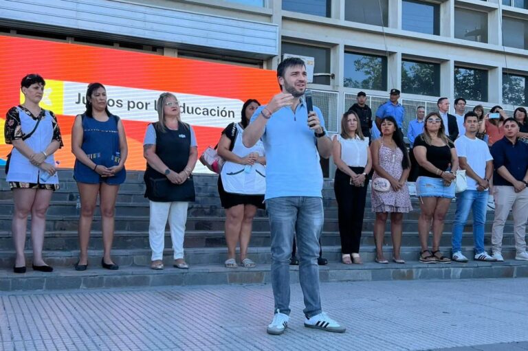 El Gobierno del Chubut otorgará un bono extraordinario de 250 mil pesos a docentes y auxiliares de la Educación