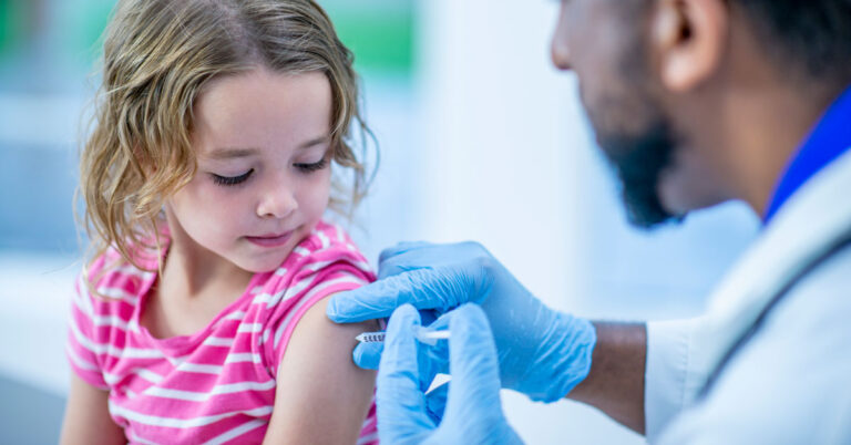 Vacunación infantil: Salud recuerda que se adelantó aplicación de dosis de la vacuna Triple Viral