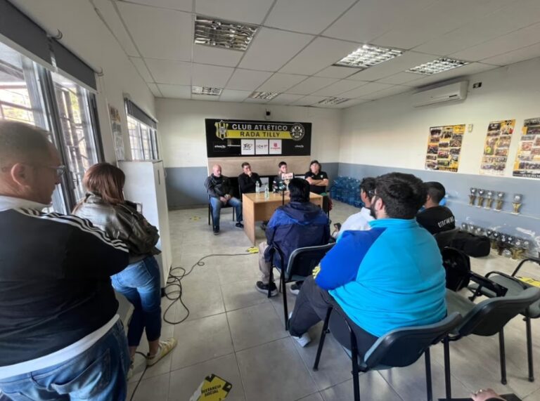 Rada Tilly dio el primer paso e implementó la conferencia de prensa postpartido
