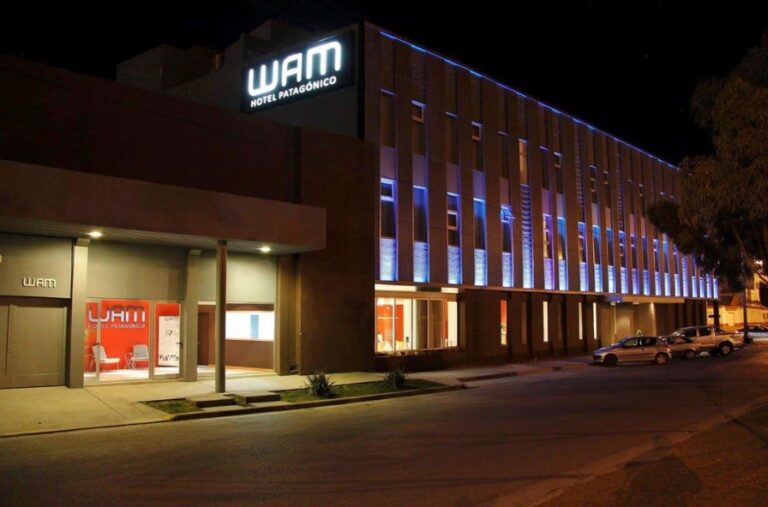 Un joven de 26 años sobrevivió a una caída desde el tercer piso de un hotel en Comodoro