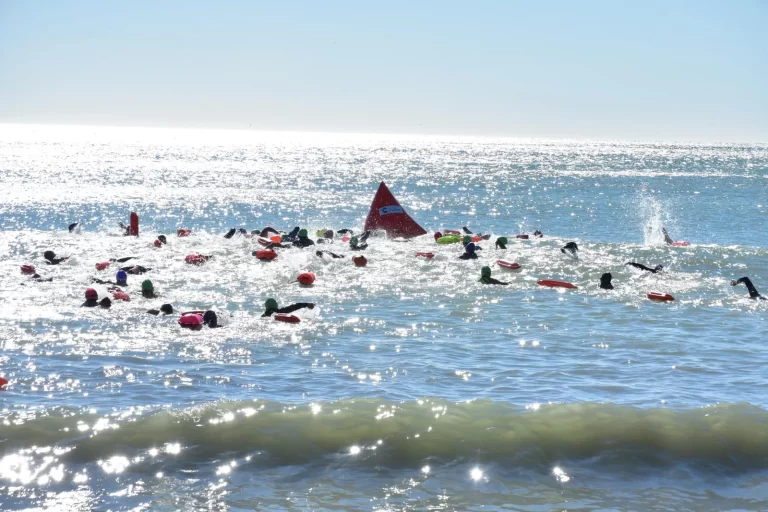 Comodoro fue sede del 7º Nacional de Aguas Abiertas con casi 80 nadadores en el mar