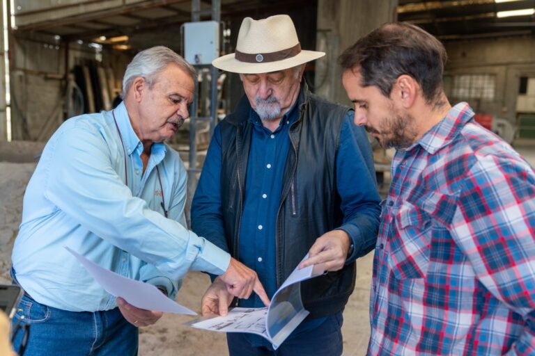 Othar recorrió la empresa PREPAT y destacó la innovación en viviendas modulares