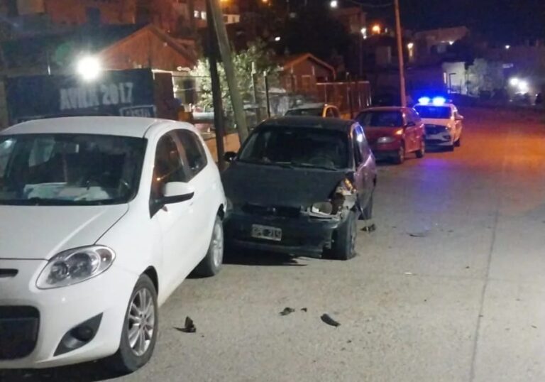 Camión choca varios autos estacionados, da positivo en alcoholemia e intenta escapar pero es detenido en Comodoro Rivadavia