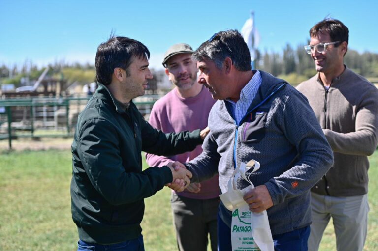En la 95° Exposición Agrícola de Sarmiento, Torres anunció un trabajo conjunto para repoblar los campos de la provincia y fortalecer la agenda productiva