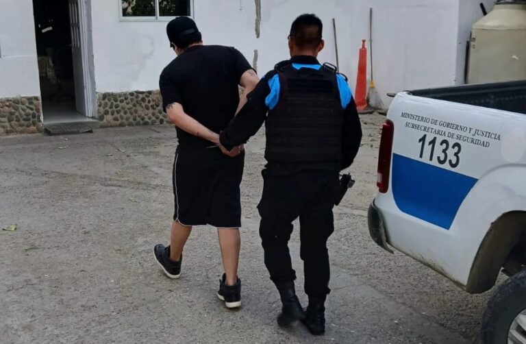Detuvieron a un hombre con pedido de captura vigente en el barrio José Fuchs