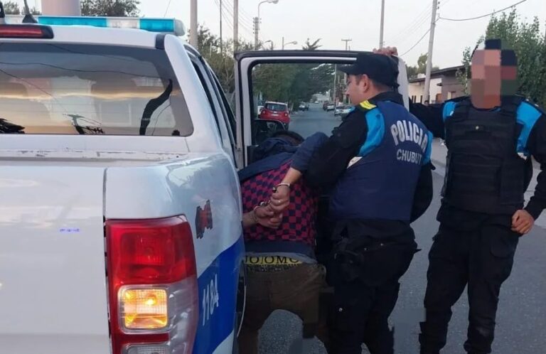 Detuvieron a un hombre por intentar robar en un supermercado de Km. 8