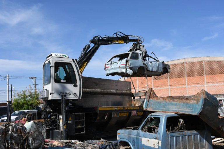 Arriba Chubut impulsa proyecto para eliminar focos de contaminación por vehículos abandonados en Rada Tilly
