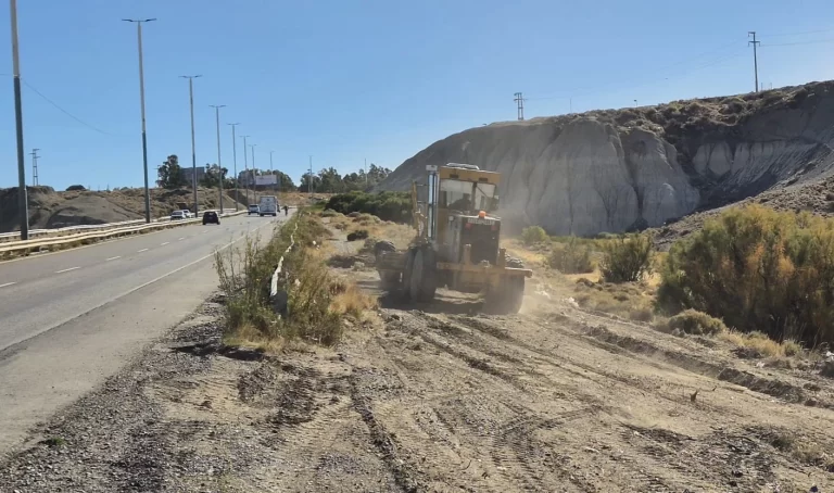 Vialidad Nacional realiza trabajos sobre la Ruta 3 en el acceso norte