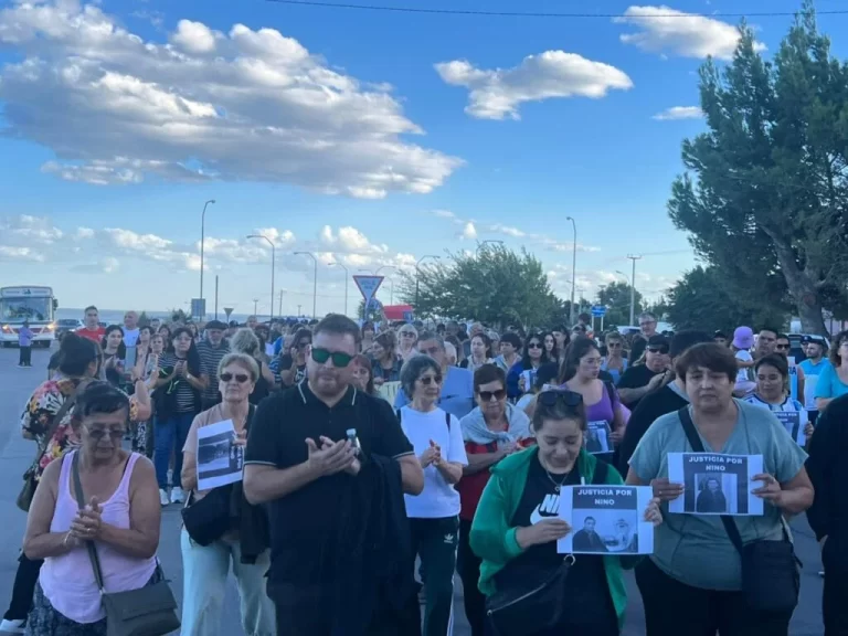 Vecinos de Km 5 marcharon para pedir justicia por Nino Villarroel y reclamar mayor seguridad