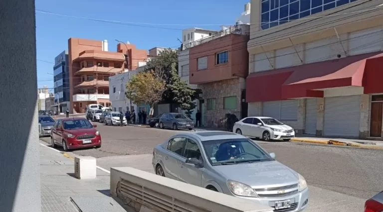 Murió un hombre en plena vía pública en Comodoro
