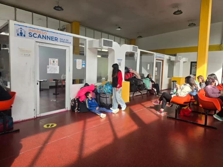 “Se empieza a ver la crisis”: bajo movimiento en la Terminal durante el fin de semana largo