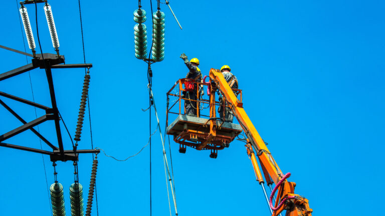 Cortes y reducción de calzada por trabajos eléctricos este fin de semana en Comodoro