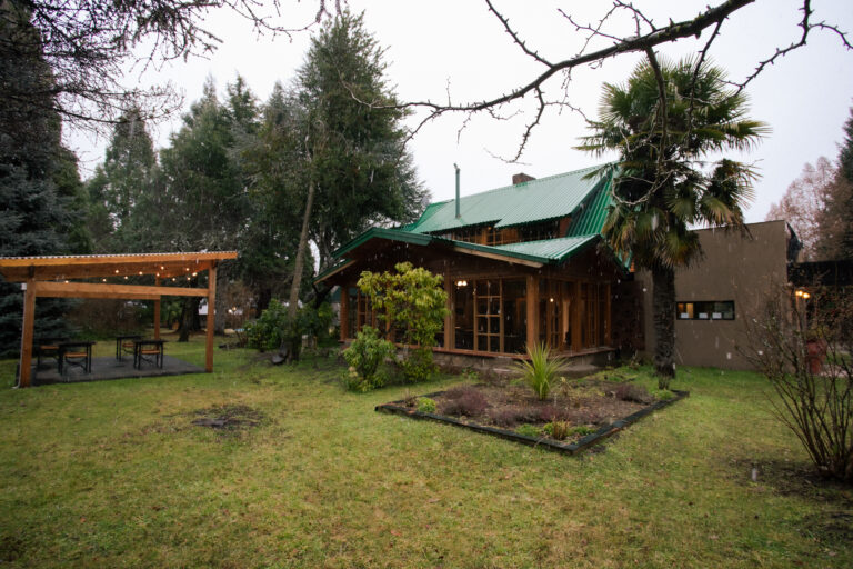 El Gobierno del Chubut exime del pago de tasas a alojamientos turísticos afectados por la Emergencia Ígnea