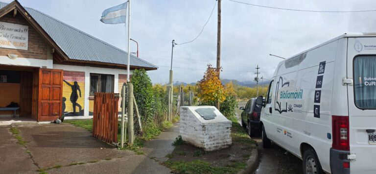El Bibliomóvil continúa su recorrido por el interior y visitó nuevas localidades del Chubut