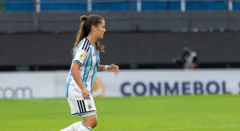 Emma Díaz sumó minutos en la victoria de Argentina, que lidera el Grupo A del Sudamericano
