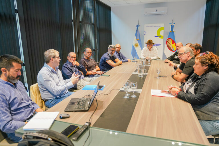 Othar se reunió con vecinos y Camuzzi por la red de gas afectada por el cerro Hermitte