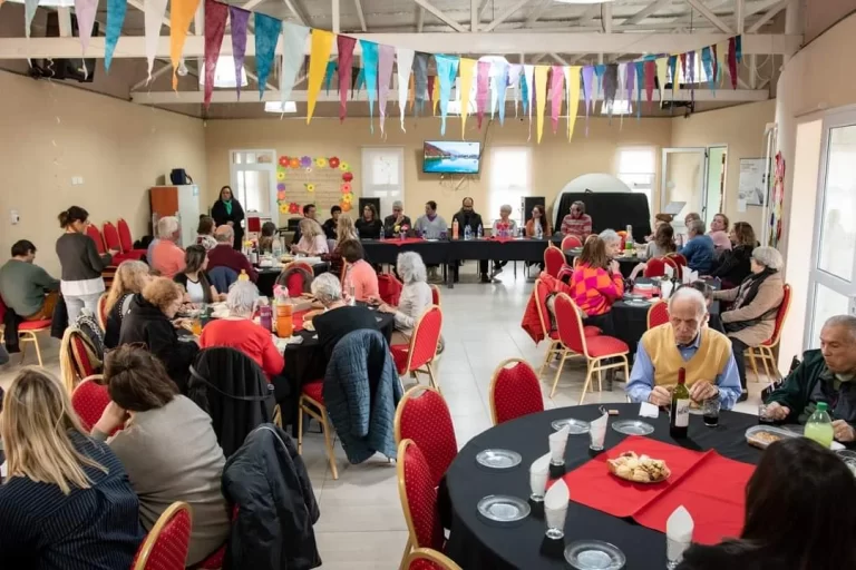 Centro de jubilados lanza campaña solidaria para finalizar nuevas aulas