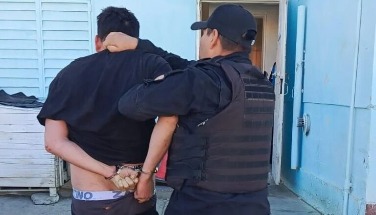 Av. Kennedy: un hombre fue demorado por agredir a la policía tras un accidente