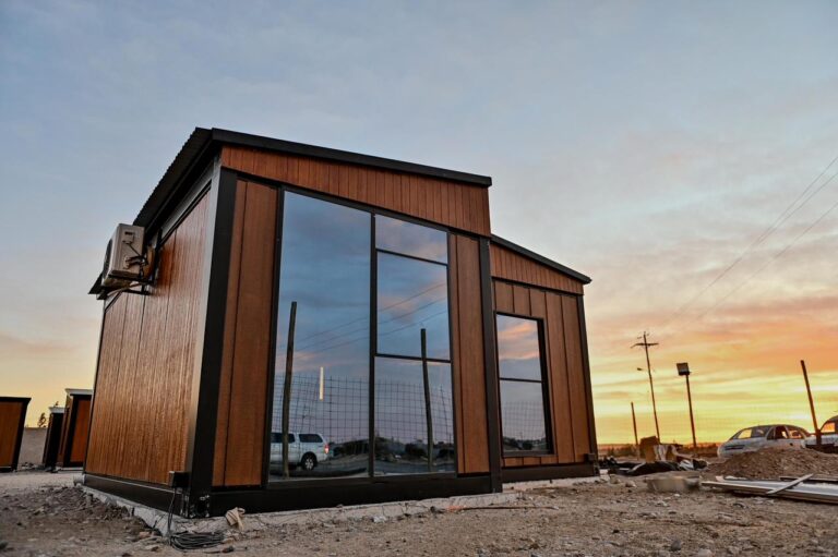 En tiempo récord, la Provincia avanza con 52 viviendas para damnificados del Cerro Hermitte y proyecta una segunda etapa