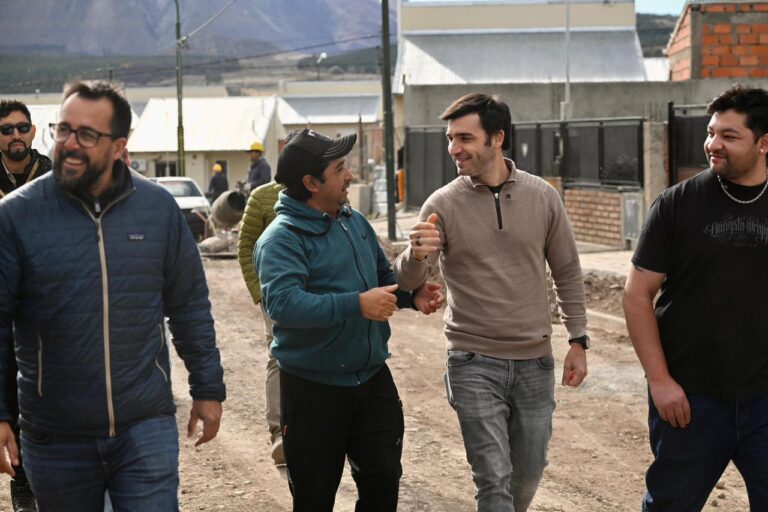 Valle Chico: Torres recorrió la obra que llevará gas a más de cien familias, poniendo fin a una década de espera