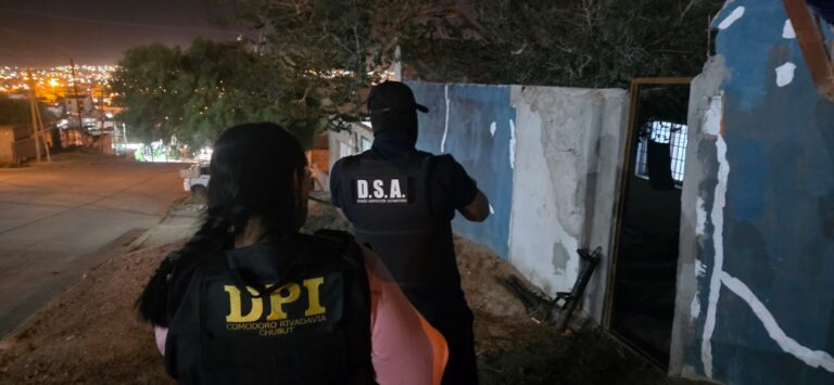 La Policía del Chubut secuestró armas, drogas y un vehículo robado tras 11 allanamientos en Comodoro Rivadavia