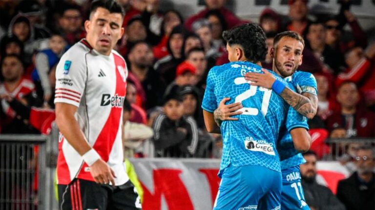Atlético Tucumán le dio un duro cachetazo a River en el Monumental