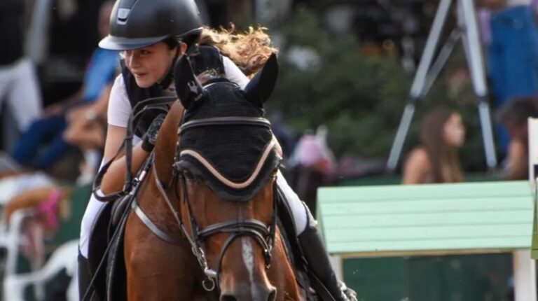 Lola Ramos Madroñal logró destacadas actuaciones nacionales en equitación