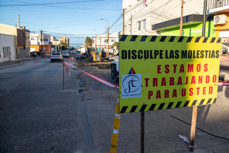 El plan integral de mantenimiento de calzada llegó a La Loma con intervenciones en diferentes sectores