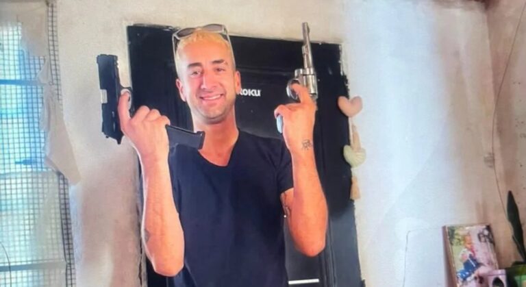 El sobreviviente del ataque a balazos tiene antecedentes y es investigado