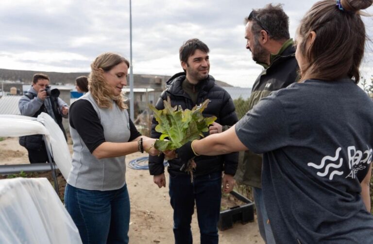 Torres recorrió proyectos productivos y sociales en Rada Tilly junto al Municipio