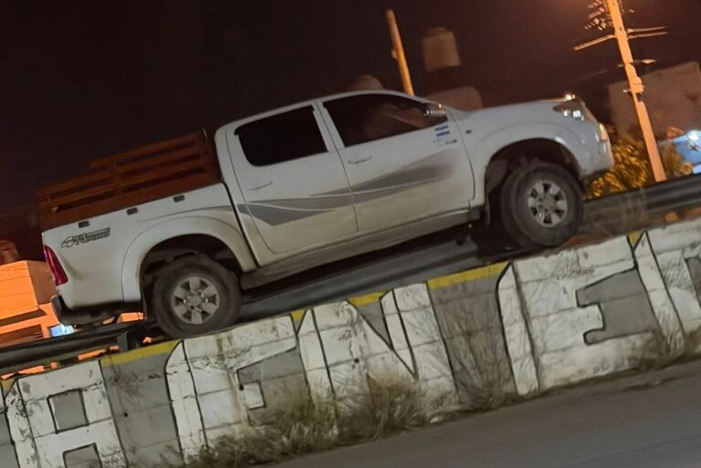 Km 5: Hallaron una camioneta abandonada en plena ruta