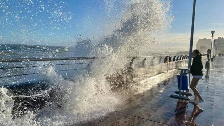 Alerta en la costa de Comodoro: entre marejada y vientos se esperan olas que pueden llegar a los seis metros