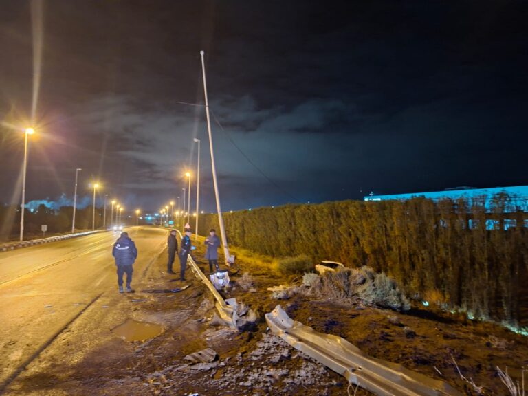 Perdió el control de su camioneta e impactó contra una columna en la Ruta 26