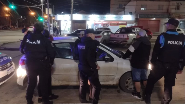 Detienen a Luis Uribe, pareja de Mariana Calfuquir: iba con un arma cargada