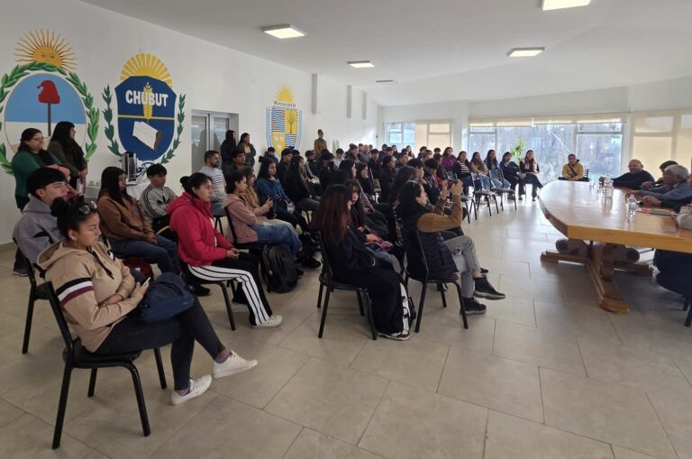 La Universidad del Chubut recorrió la Meseta Central para acercar su propuesta académica y fortalecer el vínculo con las comunidades