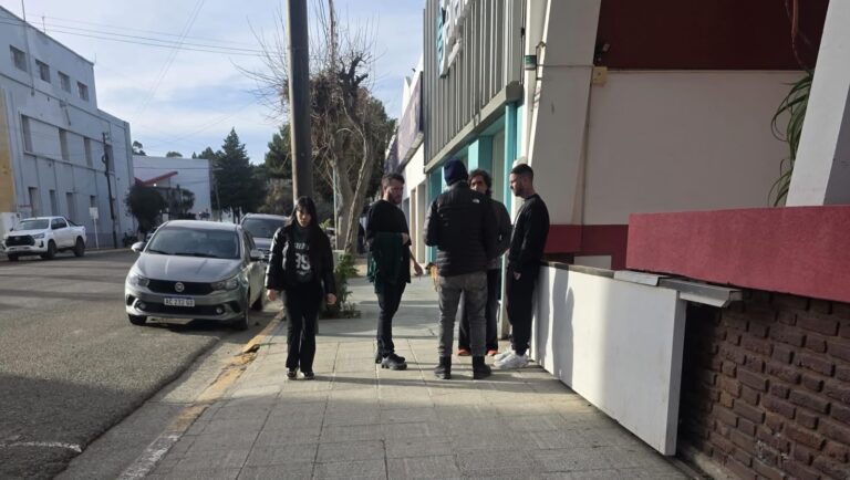 Los Fundamentalistas se enteraron de la muerte del Indio Solari cuando bajaron del avión en comodoro