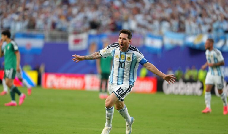 Argentina arrancó con el pie derecho y goleó a Argelia en su estreno mundialista